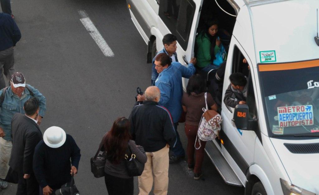 Algunos corredor viales disminuyeron su tarifa y empezaron a operar desde las 04:00 horas.  