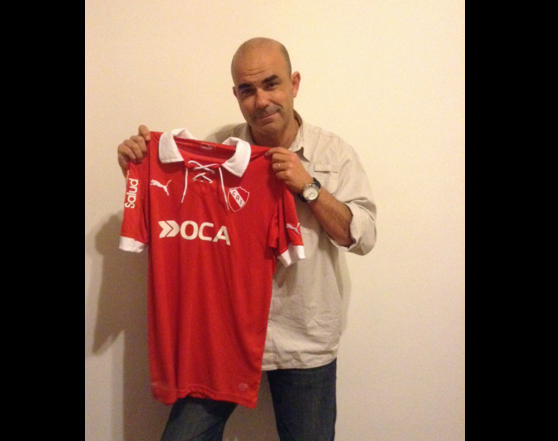 El ganador del Premio Alfaguara 2016 es novelista y cuentista de futbol. 