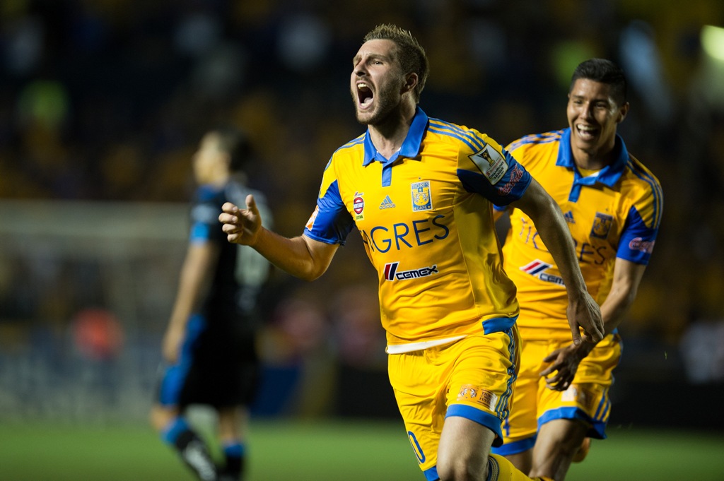 Gignac definió el duelo con un doblete