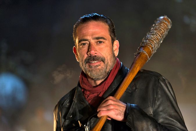 Jeffrey Dean Morgan interpreta a Negan.
