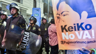 Activistas contrarios a Keiko Fujimori se hicieron presentes por miles durante la manifestación de esta noche en Lima