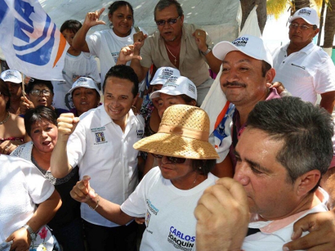 El candidato de la alianza PAN-PRD, Carlos Joaquín González, realizó un mitin Isla Mujeres, Quintana Roo.