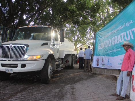 La intención es distribuir diariamente un mínimo de 500 mil litros de agua, las primeras unidades comenzaron a trabajar en el área del centro, la part