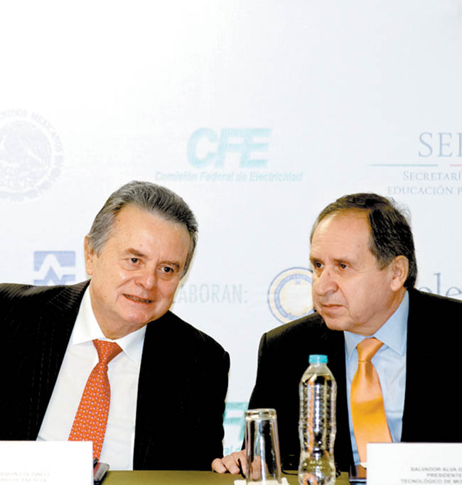 Pedro Joaquín Coldwell, titular de Energía (izquierda).