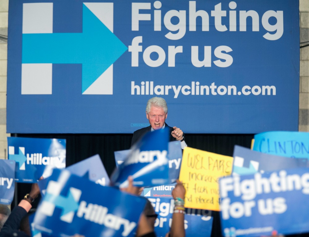 El ex presidente de EU, Bill Clinton, durante un evento de la campaña de Hillary en Filadelfia.