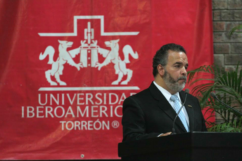 Guillermo Prieto, rector de la Universidad Iberoamericana Torreón rindió su primer informe de actividades. 