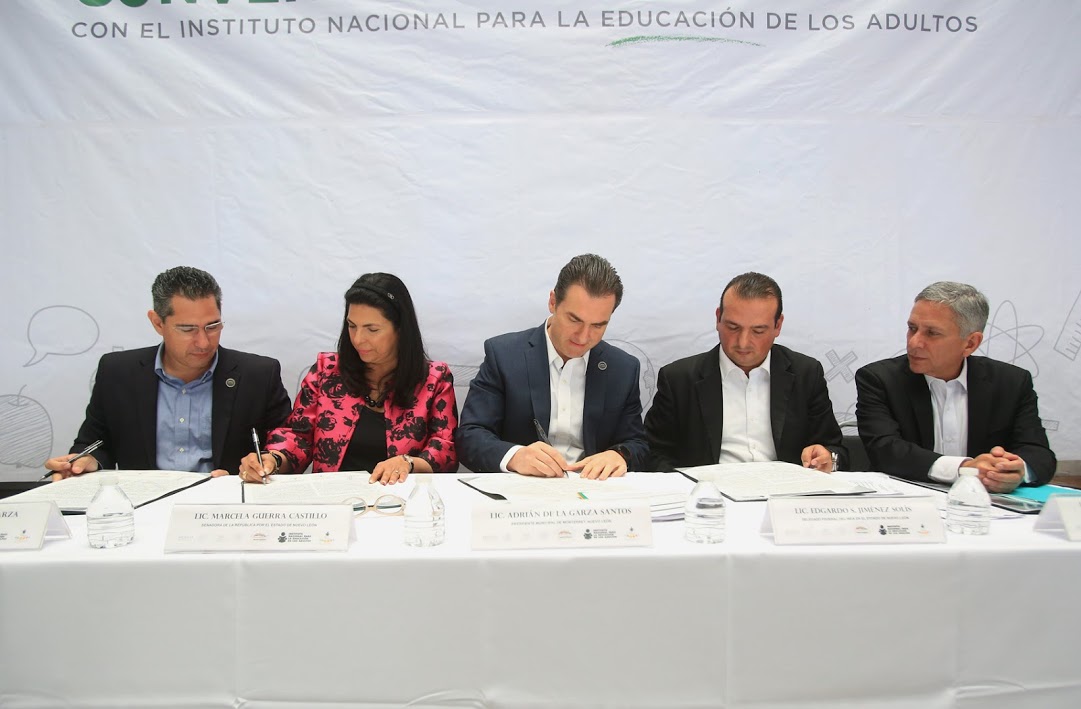 El municipio de Monterrey firmó un convenio de colaboración con INEA que contempla una inversión de un millón 400 mil pesos para el equipar cuatro pla