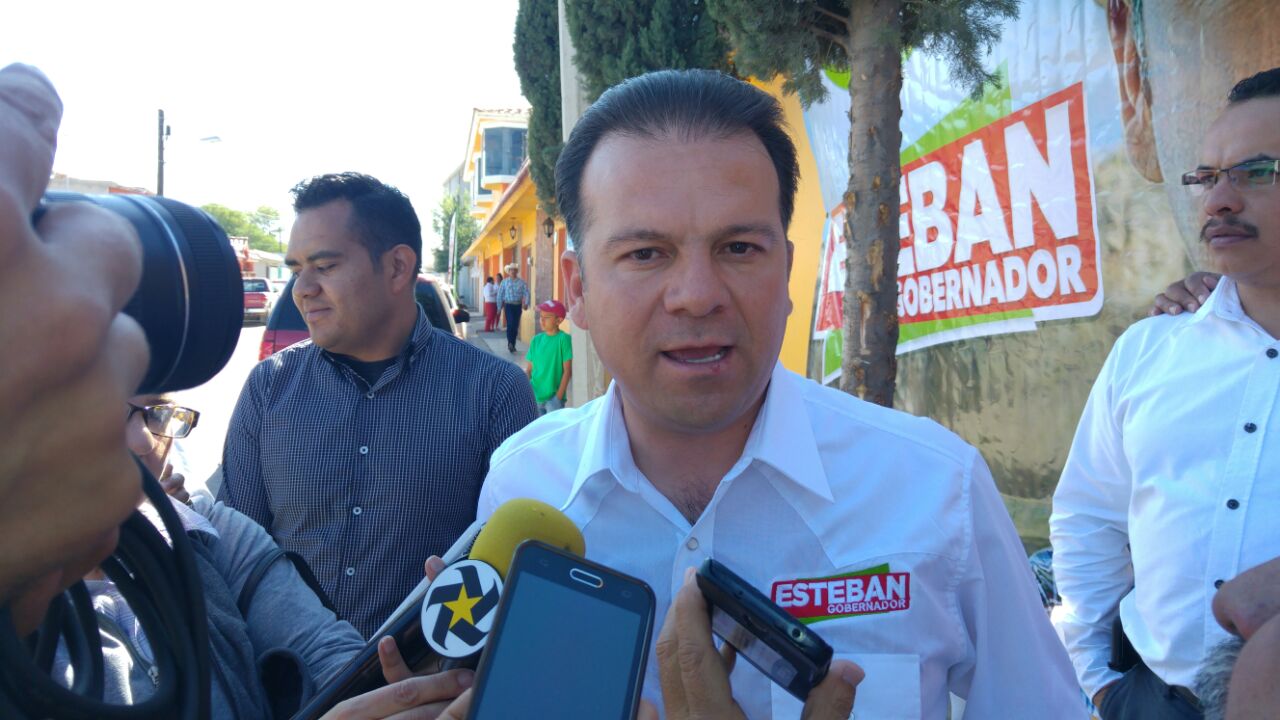 Esteban Villegas, candidato del PRI a la gubernatura de Durango, se comprometió a cancelar el replaqueo en el Estado.