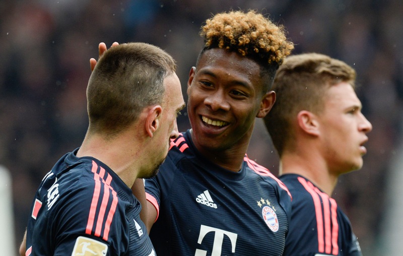 Frank Ribery y David Alaba festejando una anotación