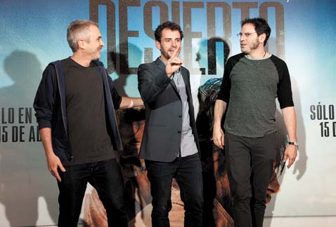 Alfonso, Jonás y Carlos Cuarón presentaron la cinta que se estrenará el 15 de abril.