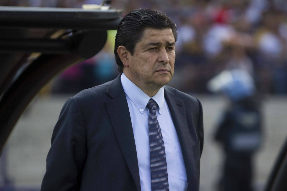 Luis Fernando Tena, entrenador de León