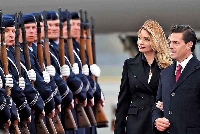 El mandatario llegó acompañado por su esposa, Angélica Rivera. 