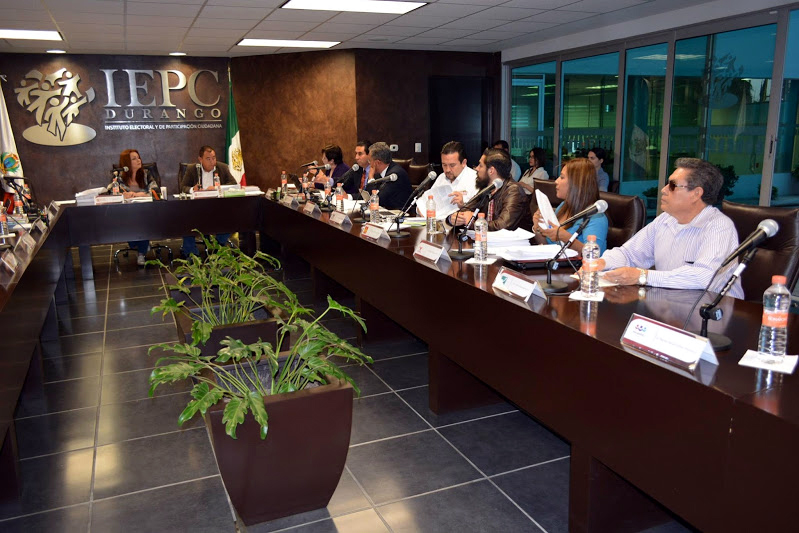 Sesión del IEPC Durango donde aprobaron candidaturas independientes.