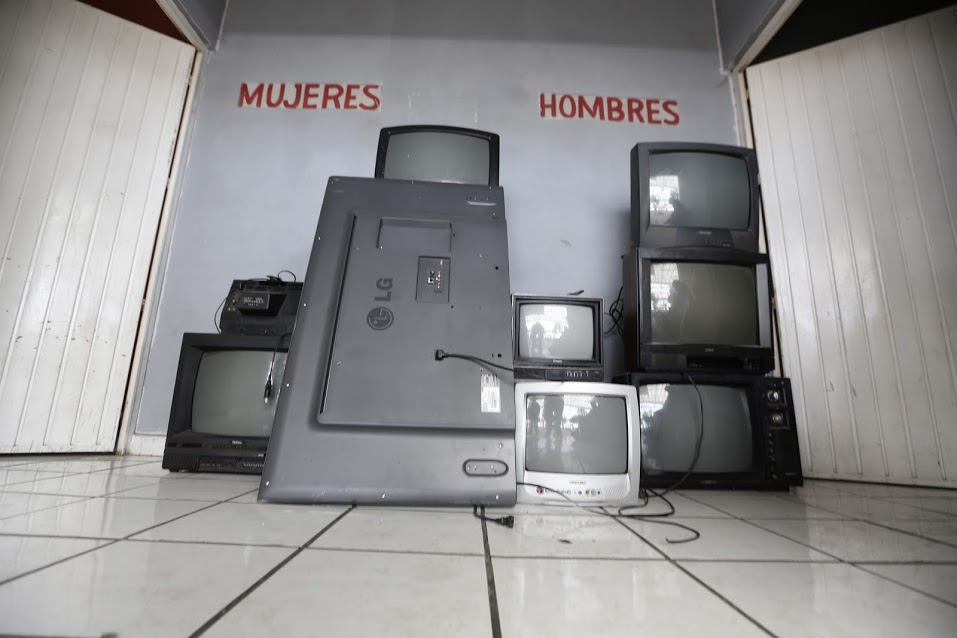 Tribunales colegiados han concedido “suspensiones provisionales” que impiden, realizar el proceso de reciclado de hasta 40 millones de televisores ana