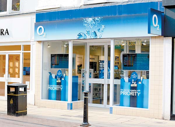 La venta de O2 se complica por medidas de la autoridad británica. 