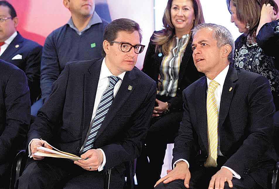 El secretario de Desarrollo Económico local, Salomón Chertorivski, y el jefe de Gobierno.