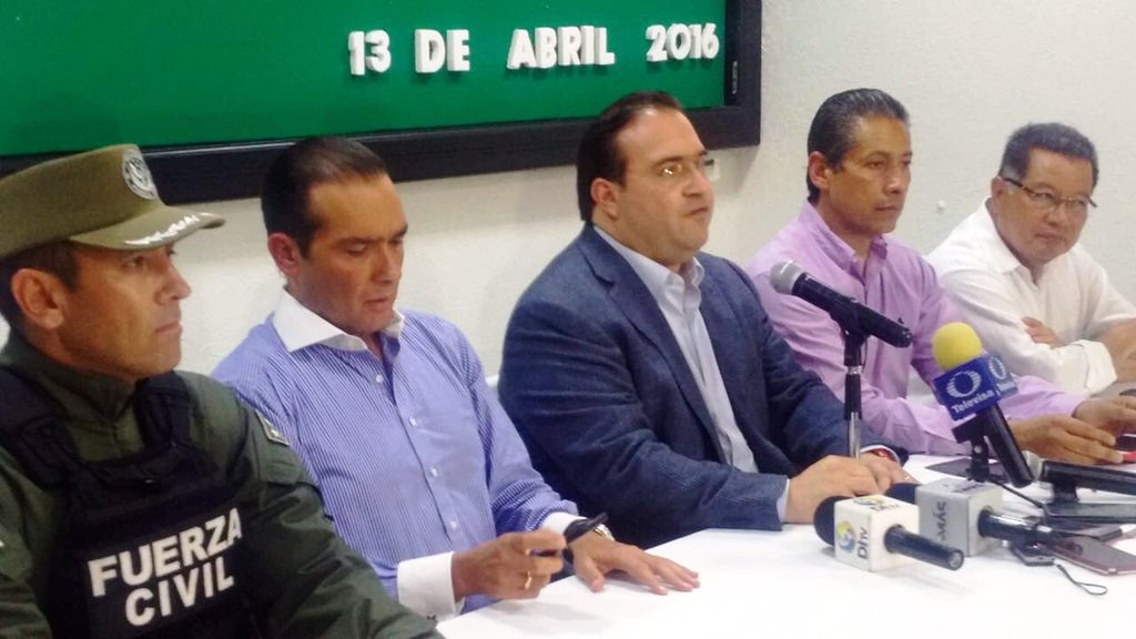 El gobernador Javier Duarte de Ochoa informó en conferencia de prensa que los detenidos están involucrados en al menos 15 secuestros.