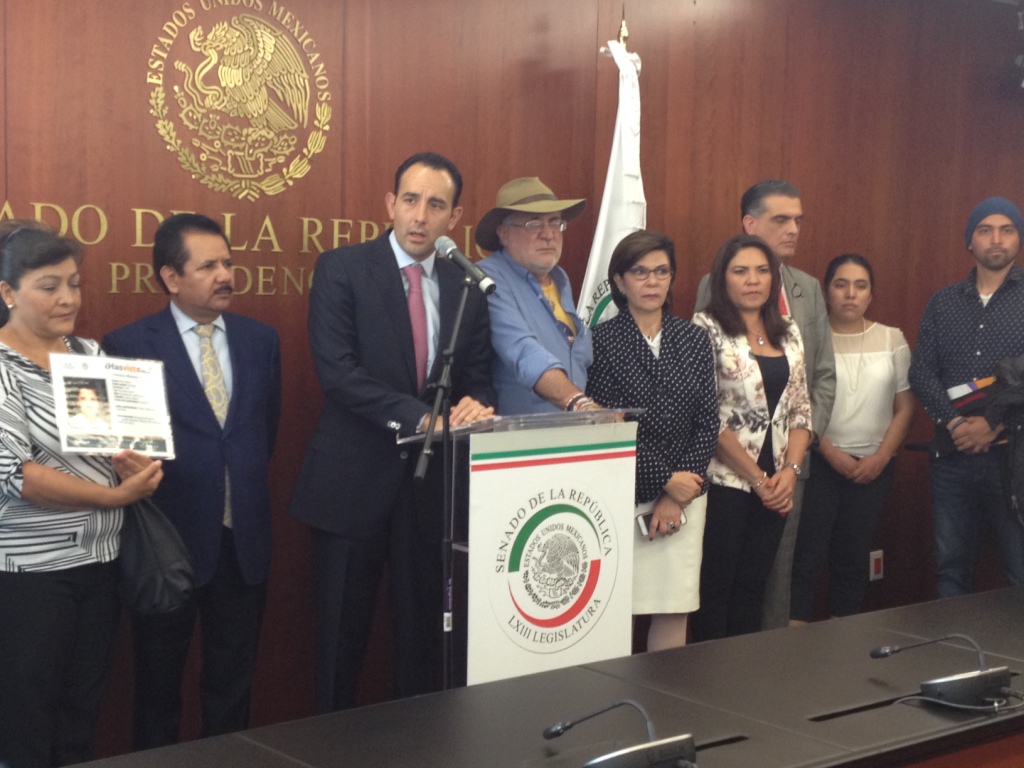 El poeta dijo que la ley vigente no se enfoca en reparar el daño a las víctimas de desaparición forzada. 