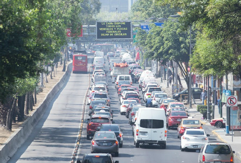 La restricción vehicular aplicada con el programa Hoy No Circula en la Ciudad de México, es una medida a la que recurren otras ciudades del mundo para