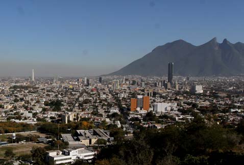 Varios sectores de la metrópoli registraron una mala calidad del aire ayer por la tarde.