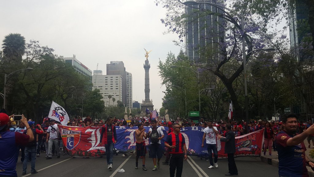 Afición azulgrana celebra Centenario del Atlante
