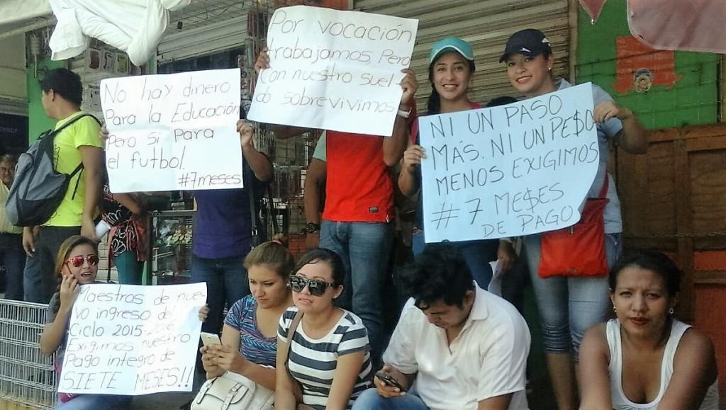 Maestros de las sección 40 aún se manifestan pacíficamente en calles de Tuxtla Gutiérrez. 