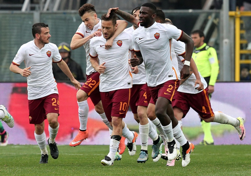 Totti marcó el empate para la Roma