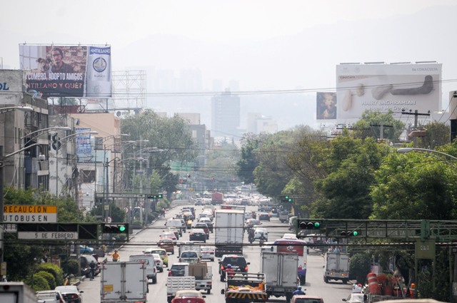 Las zonas noroeste, noreste y sureste del Valle de México amanecieron este domingo con mala calidad del aire, con hasta 104 puntos de contaminación po