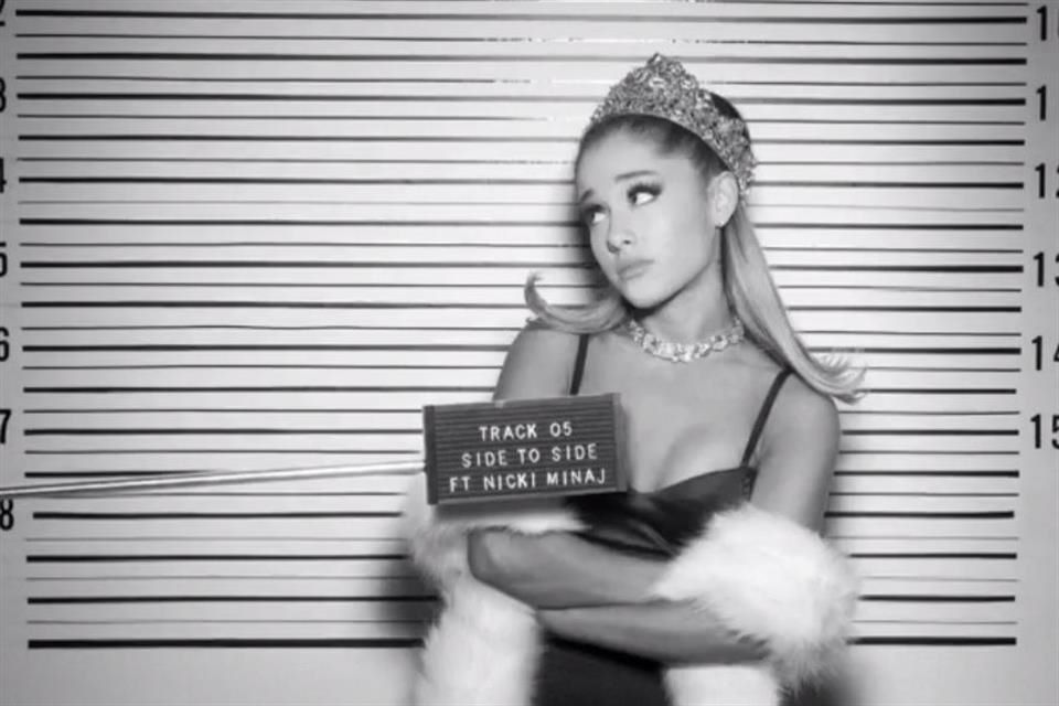 Así Grande dio a conocer las 15 canciones. 