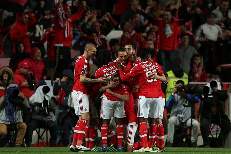 Benfica recupera liderato tras vencer 2-1 al Vitoria