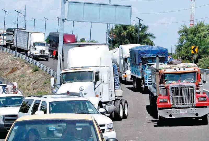 Las unidades ingresan a la Ciudad de México por diversas carreteras.