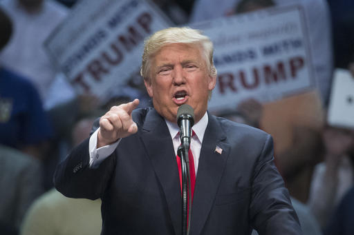 Donald Trumo durante su discurso en el First Niagara Center, donde confundió el "9-11" con 7-Eleven.