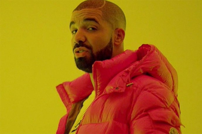 Drake es uno de los hombres con más estilo. El intérprete de Hotline Bling aparecerá en una de las cinco portadas de la revista. 