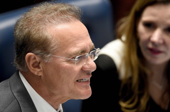 El presidente del Senado, Renan Calheiros, leyó el pedido de impeachment contra la presidenta, Dilma Rousseff