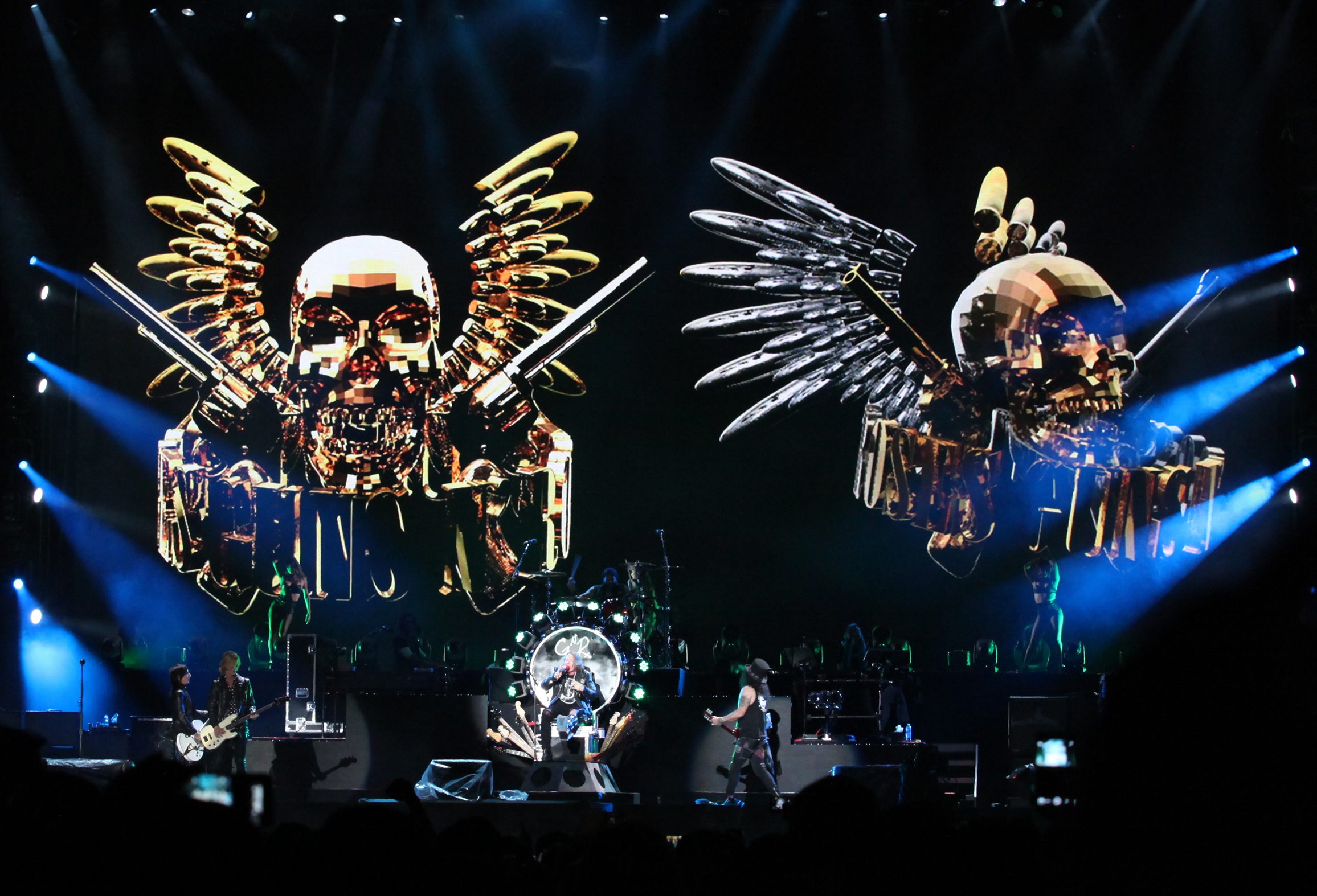 El grupo estadunidense Guns N' Roses cautivó al Foro Sol con el primero de sus dos conciertos en la CdMx