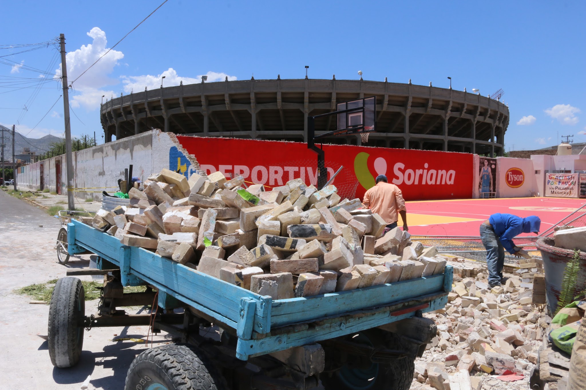 No hay responsables por la muerte de un peatón, al que le cayó un muro perimetral de la Plaza de Toros de Torreón.