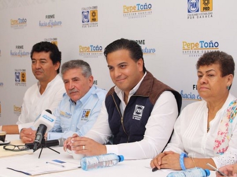 El secretario general del Comité Ejecutivo Nacional del Partido Acción Nacional, Damián Zepeda Vidales en conferencia de prensa.