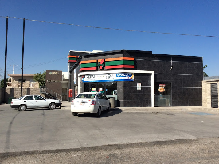 En 2 minutos asaltan dos tiendas este jueves en Torreón.