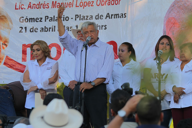 López Obrador estuvo esta tarde en Gómez Palacio con los candidatos de Morena.
