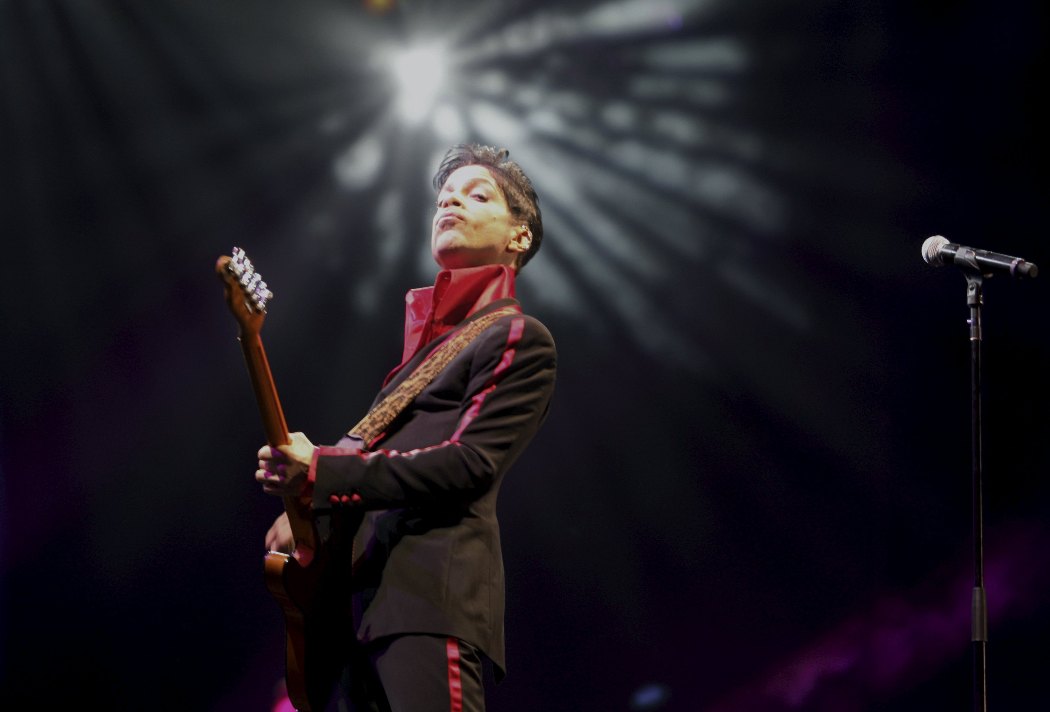 Prince en noviembre de 2010, durante un concierto en la Yas Arena, en Emiratos Árabes Unidos. 