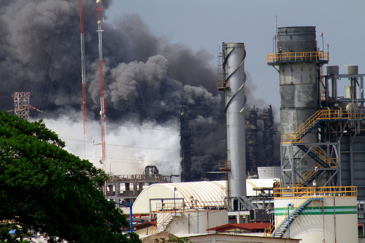 La secretaria de Protección Civil de Veracruz dijo que el viento está ayudando a limpiar el ambiente. 