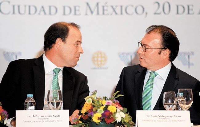 El secretario de Hacienda en el segundo Encuentro Nacional de las Industrias Textil y del Vestido. 