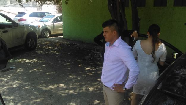 Los contrayentes expresaron su indignación al perder tal cantidad de dinero al inicio de su matrimonio.