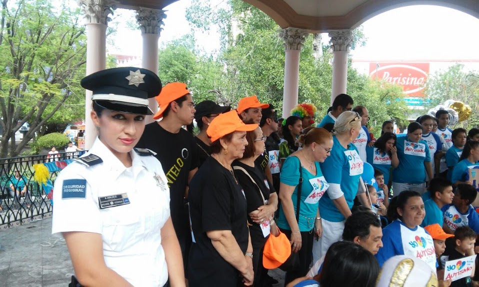 El desfile se nombró "Caminemos juntos por el autismo"