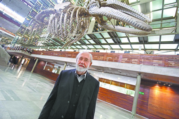 El investigador holandés Cees J. Hamelink.