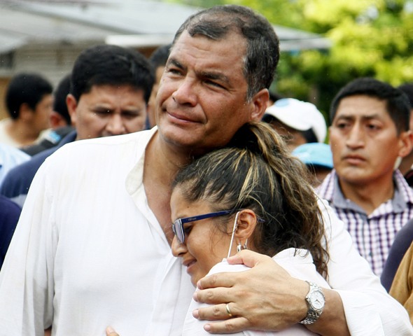 El presidente de Ecuador, Rafael Correa, en Pedernales, una de las zonas devastadas por el terremoto.