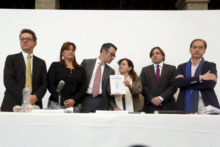 Alejandro Valencia, Angela Buitrago, James Cavallaro, Claudia Paz, Francisco Cox y Carlos Beristain (Reuters)