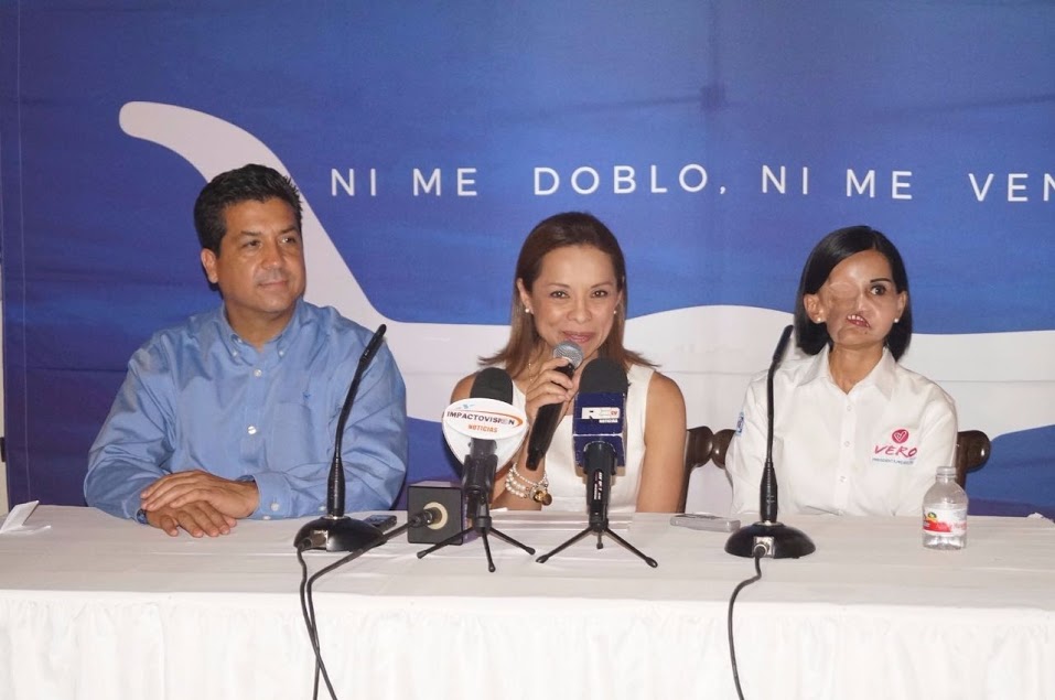Cabeza de Vaca, Josefina Vázquez y Verónica Salazar.