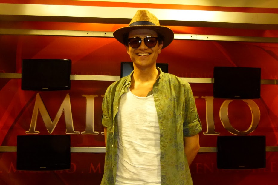 El cantautor Iskander Lara viajó a Guadalajara para promocionar su tercera producción discográfica De amor y Raíces
