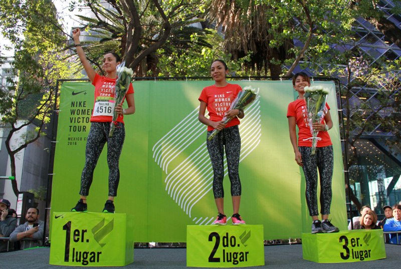 Las ganadoras de la carrera Nike Women Victory